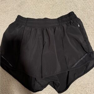 super cute lulu lemon black hotty hots size 6! perfect for any occasion